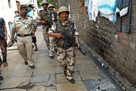 Téléchargez les photos : Police et forces frontalières indo-tibétaines Des commandos de l'ITBF à la prison de Arthur Road à Bombay Mumbai, Maharashtra, Inde 17 avril 2009 - en image libre de droit