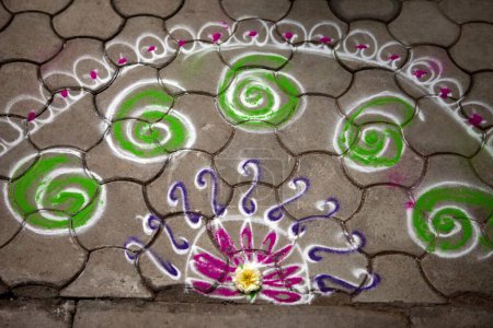 Téléchargez les photos : Coloré rangoli design Inde Asie - en image libre de droit