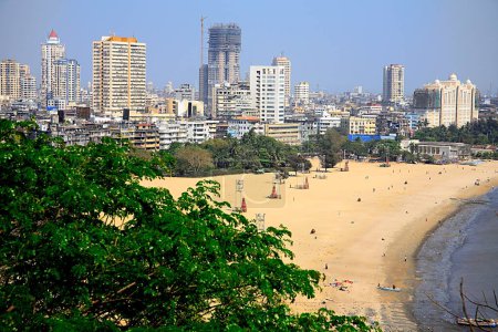 Foto de Girgaon chowpatty y Bombay skyline y rascacielos; Bombay Mumbai; Maharashtra; India - Imagen libre de derechos