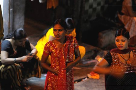 Téléchargez les photos : Prostituées en Kamathipura, Bombay Mumbai, Maharashtra, Inde - en image libre de droit