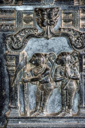Schwarzer Stein Bali Sugriv Statue, Hazara Rama Tempel, Hampi, UNESCO-Weltkulturerbe, Vijayanagara Bezirk, Karnataka, Indien