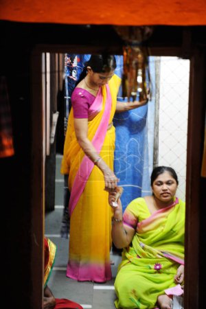 Téléchargez les photos : Prostituées en Kamathipura, Bombay Mumbai, Maharashtra, Inde - en image libre de droit