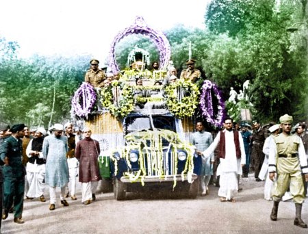 Téléchargez les photos : Camion avec urne de cendres Mahatma Gandhi, Allahabad, Uttar Pradesh, Inde, Asie, 12 février 1948 - en image libre de droit