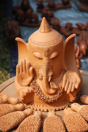 Foto de Ídolo de terracota de Ganesha ganpati - Imagen libre de derechos
