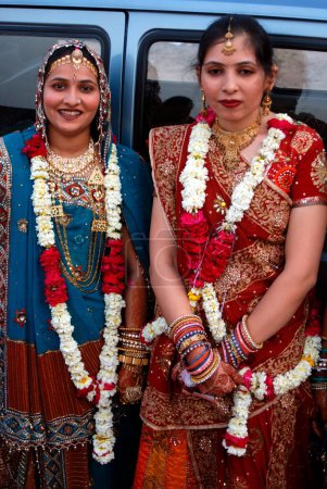 Foto de Dos mujeres marwari Rajasthani con vestido y adornos tradicionales, Jodhpur, Rajasthan, India - Imagen libre de derechos
