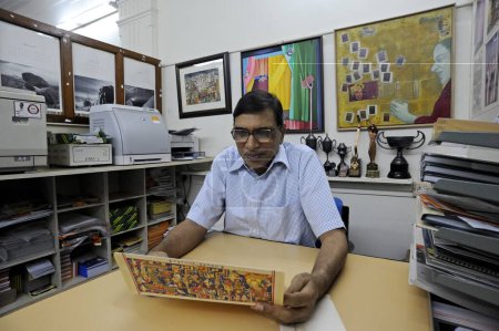 Photo for Picture editor Jagdish Agarwal, picture library Dinodia, Kalbadevi, Bombay now Mumbai, Maharashtra, India - Royalty Free Image