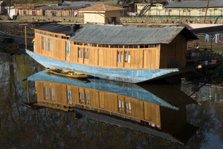 Téléchargez les photos : Maison Bateau au lac Dal Srinagar Jammu et Cachemire Inde Asie - en image libre de droit
