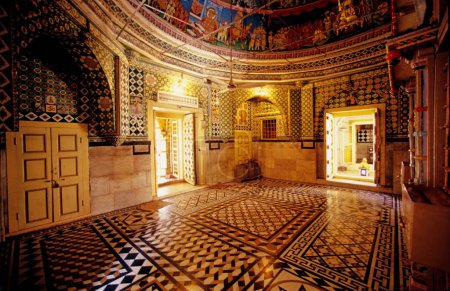 Téléchargez les photos : Temple Swaminarayan, Dholera près de Bhavnagar, Saurashtra, Gujarat, Inde - en image libre de droit