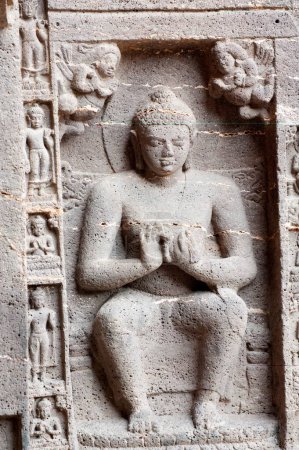 Foto de Relieve tallado de buddha en cuevas ajanta, Aurangabad, Maharashtra, India - Imagen libre de derechos