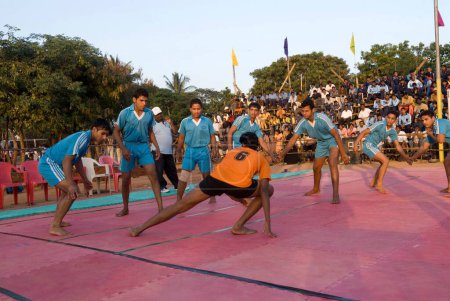 Foto de Jóvenes jugando Kabaddi en la aldea, Rajastán, India - Imagen libre de derechos