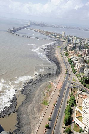 Téléchargez les photos : Vue aérienne de worli face à la mer à Mumbai maharashtra Inde - en image libre de droit