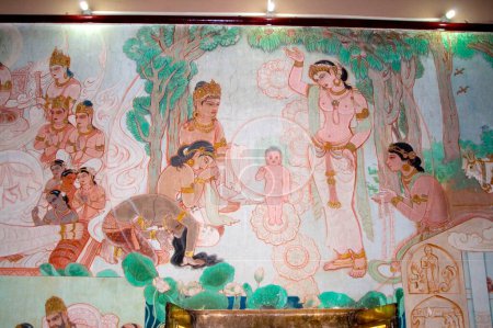Téléchargez les photos : Peinture murale de Bouddha enfant à Sarnath ; Uttar Pradesh ; Inde - en image libre de droit