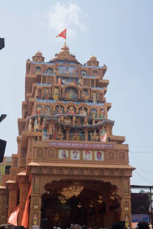 Téléchargez les photos : Idole du Seigneur Ganesha dans pandal, Dagdusheth Halwai, Pune, Maharashtra, Inde, Asie - en image libre de droit