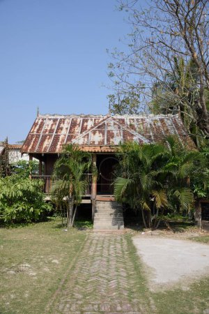 Foto de Casa sobre pilotes construida por Sir Daniel Hamilton para Rabindranath Tagore, Gosaba, Sunderban, South 24 Pargana, Bengala Occidental, India - Imagen libre de derechos