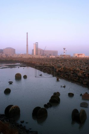 Téléchargez les photos : Centrale atomique de Tarapur Unités 3 et 4 Vue générale de la centrale de Tarapur ; près de Bombay Mumbai ; Maharashtra ; Inde - en image libre de droit