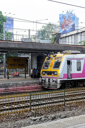 Foto de Estación de tren de Dadar, Mumbai, Maharashtra, India, Asia - Imagen libre de derechos