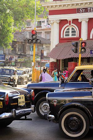 Téléchargez les photos : Circulation sur la route Jagannath Shankarsheth, Charni Road, Bombay Mumbai, Maharashtra, Inde - en image libre de droit