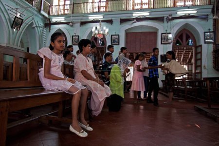 Téléchargez les photos : Enfants à l'église, goa, Asie, Inde - en image libre de droit