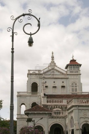 Einzigartige Architektur des 1892 von Sultan Mohamed Shah erbauten Aga Khan-Palastes; Pune; Maharashtra; Indien