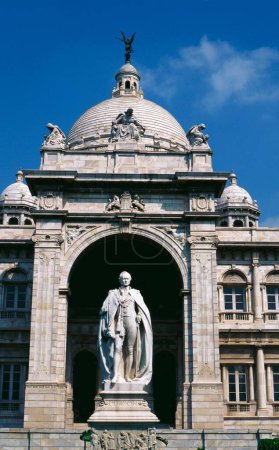 Foto de Estatua de Lord Curzon y Victoria Memorial, Calcuta, Bengala Occidental, India - Imagen libre de derechos
