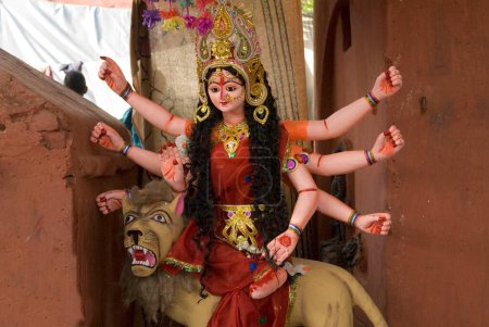 Téléchargez les photos : Statue de la déesse Durga aux sources chaudes ; Rajgir mela ; Rajgir ; Bihar ; Inde - en image libre de droit