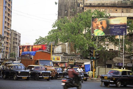 Foto de Cartel de cine en Krantiveer Vasantrao Narayanrao Naik Chowk llamado Tardeo Chowk, Bombay ahora Mumbai, Maharashtra, India - Imagen libre de derechos
