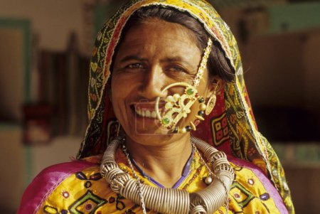 Téléchargez les photos : Femme de kutch, gujrat, indienne - en image libre de droit
