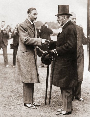 Téléchargez les photos : Prince Albert avec son père George V au Richmond Royal Horse Show en 1928 - en image libre de droit