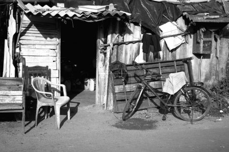 Foto de Barrio en Mahim Sion Link road, Bombay Mumbai, Maharashtra, India 18-septiembre-2009 - Imagen libre de derechos