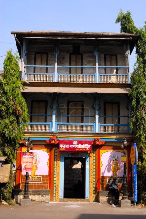 Téléchargez les photos : Temple Shree Kasba Ganpati très ancienne structure en bois ; Pune ; Maharashtra ; Inde - en image libre de droit