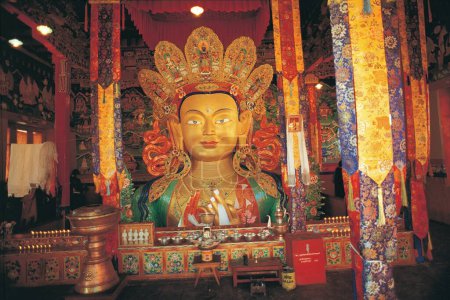 Foto de Buda escultura thiksey monasterio, ladakh, jammu kashmir, india, asia - Imagen libre de derechos