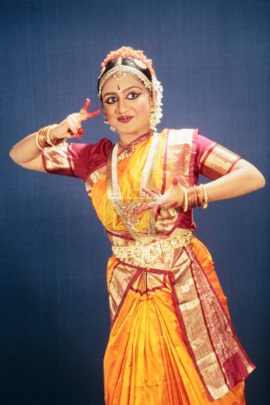 Téléchargez les photos : Bharatanatyam danseuse, Inde, Asie - en image libre de droit