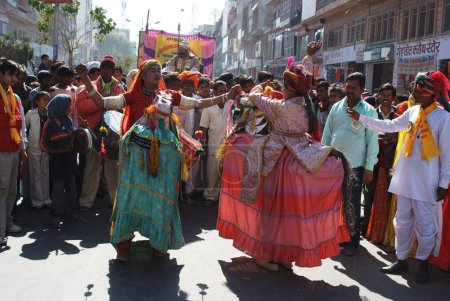 Téléchargez les photos : Kachchi godi danse sur la route, Jodhpur, Rajasthan, Inde - en image libre de droit