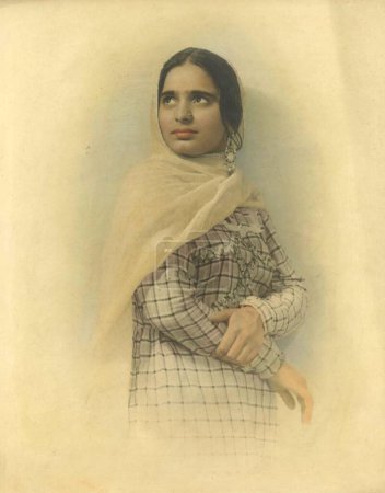 Foto de Viejo vintage original blanco y negro 1900 plata gelatina impresión mano coloreado retrato indio mujer India 1940 - Imagen libre de derechos
