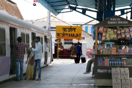 Téléchargez les photos : Karjat gare, thane, maharashtra, Inde, Asie - en image libre de droit