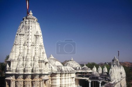 Téléchargez les photos : Jain temple, kuwbharia, gujarat, Inde - en image libre de droit