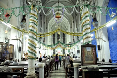 Téléchargez les photos : Décoration intérieure de l'église Gloria à Byculla Mumbai Maharashtra Inde - en image libre de droit