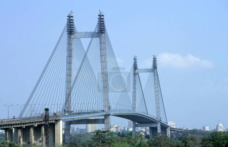 Téléchargez les photos : Nouveau pont Howrah (Vidyasagar Setu) sur la rivière HooApproximativement à Calcutta ; Bengale occidental ; Inde - en image libre de droit