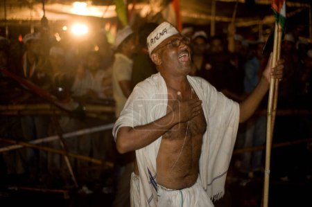 Foto de Anna Hazare Los partidarios disfrazan mahatma gandhi en ramlila maidan delhi India Asia - Imagen libre de derechos