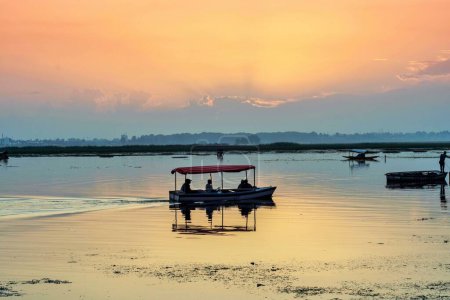 Téléchargez les photos : Bateau à Dal Lake, Srinagar, Cachemire, Inde, Asie - en image libre de droit