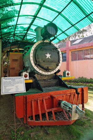 Téléchargez les photos : Moteur de locomotive dans un musée ferroviaire, Mysore, Karnataka, Inde - en image libre de droit
