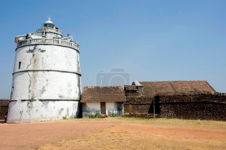 Foto de Casa de luz y casas en el fuerte superior aguada, Goa, India - Imagen libre de derechos