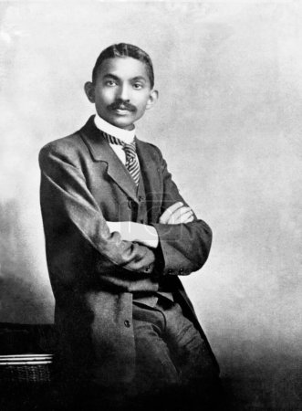 Téléchargez les photos : Mahatma Gandhiji en tant qu'avocat portant le badge London Vegetarian Societys, conçu par Gandhi lui-même, Johannesburg, Afrique du Sud, 1906 - en image libre de droit
