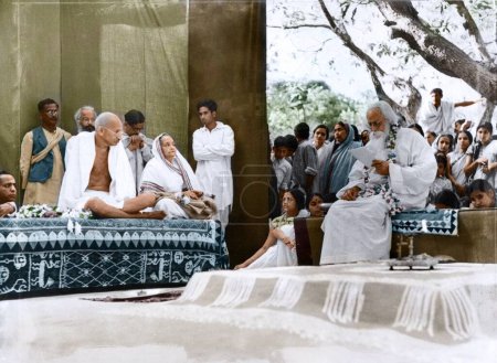 Foto de Mahatma Gandhi escuchando a Rabindranath Tagore, West Bengal, India, Asia, 18 de febrero de 1940 - Imagen libre de derechos