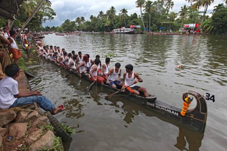 Téléchargez les photos : Trophée Nehru Boat Racing dans le lac Punnamada à Alleppey Kerala Inde - en image libre de droit