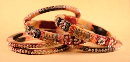 Téléchargez les photos : Bracelet Lac indien, Bijoux traditionnels indiens - en image libre de droit
