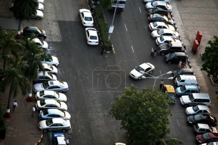 Téléchargez les photos : Parking près de l'hôtel ; Marine Drive ; Bombay Mumbai ; Maharashtra ; Inde - en image libre de droit