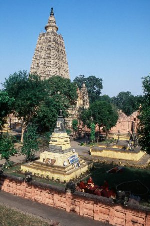 Téléchargez les photos : Stupas et cour, Temple Mahabodhi, Bodh Gaya, Bihar, Inde, Asie - en image libre de droit