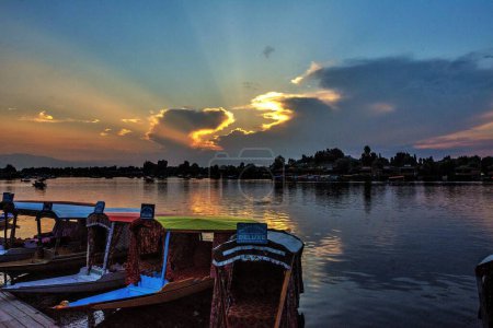 Téléchargez les photos : Shikaras au coucher du soleil, Lac Dal, Srinagar, Cachemire, Inde, Asie - en image libre de droit