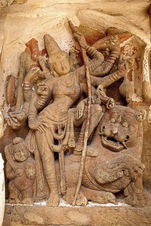 Téléchargez les photos : Mahishasuramardhini dans le temple Kailasanatha à Kanchipuram, kancheepuram, Tamil Nadu, Inde - en image libre de droit